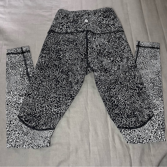 Lululemon Black and White Patterned Leggings - Picture 3 of 7